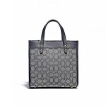 COACH 經典標誌緹花 FIELD TOTE 22號托特包 手提單肩斜挎包 象牙白/星夜藍