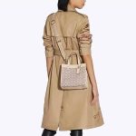 COACH 經典標誌緹花 FIELD TOTE 22號托特包 手提單肩斜挎包 象牙白/星夜藍