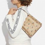 COACH 蔻馳 經典標誌草莓印花 Mollie 22號水桶包 單肩斜挎包 卡其色
