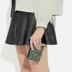 【2色】COACH Monogram 鍊字印花釦式雙摺拉鍊短夾 手拿零錢包