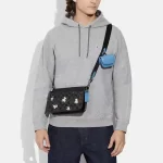 【5色】COACH 史努比聯名款 HERITAGE 經典標誌皮革多功能斜挎包
